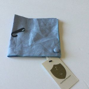 CLIFTON WILSON MENS LINEN POCKET SQUARE IN BLUE NWT